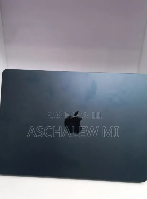 New Laptop Apple MacBook Air 2022 M2 8GB Apple M5 SSD 256GB