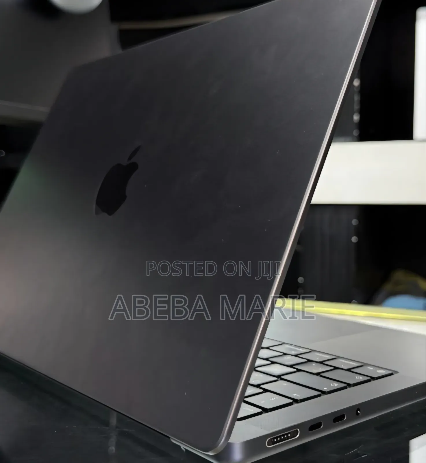 New Laptop Apple MacBook Pro 2025 M5 16GB Apple M5 Pro SSD 512GB