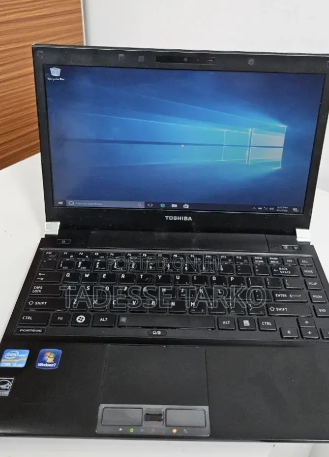 Laptop Toshiba Portege R830 6GB Intel Core i5 HDD 700GB