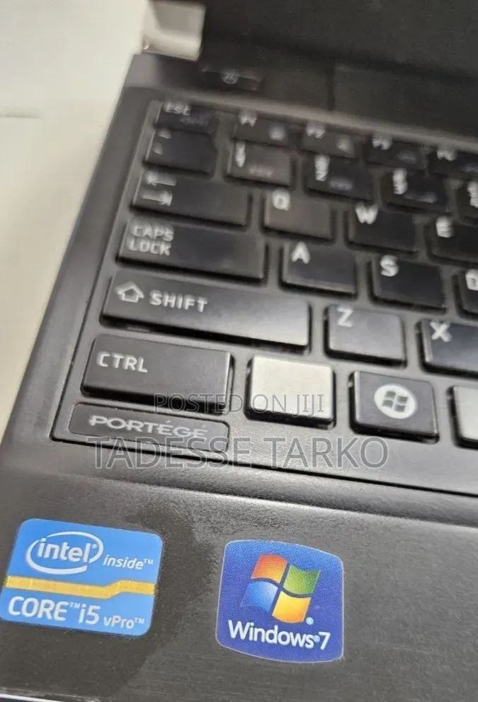 Laptop Toshiba Portege R830 6GB Intel Core i5 HDD 700GB