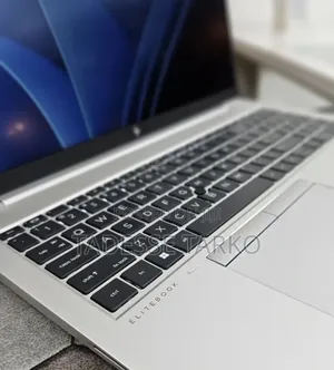 New Laptop HP ZBook Firefly G8 16GB Intel Core i7 SSD 512GB