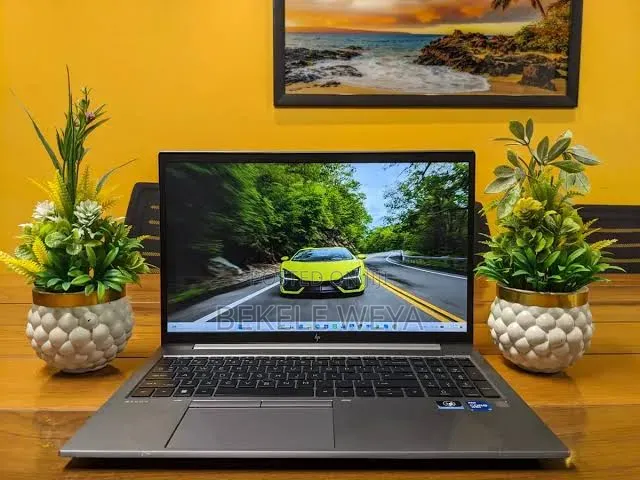 New Laptop HP ZBook Firefly 15 G7 16GB Intel Core i7 SSD 512GB