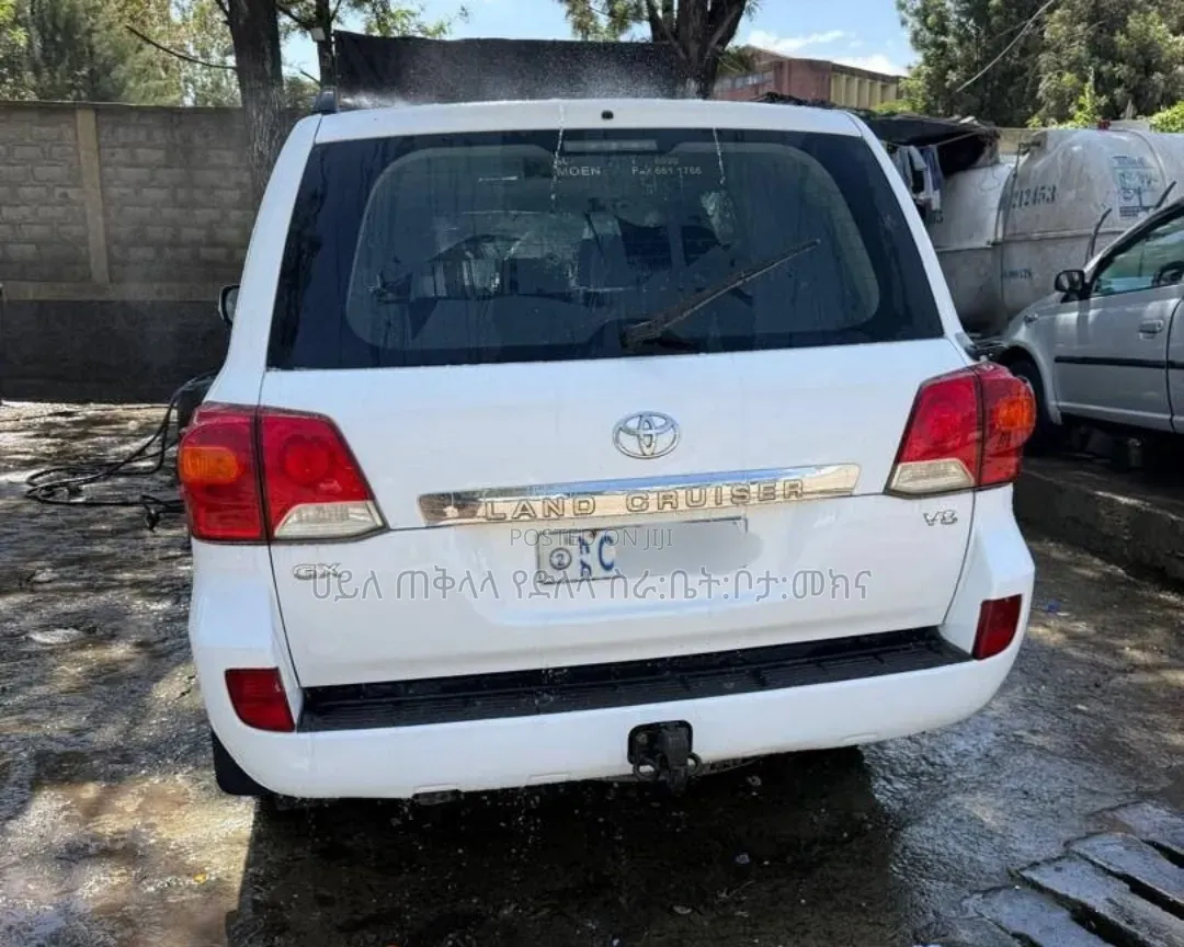 Toyota Land Cruiser 2015 White