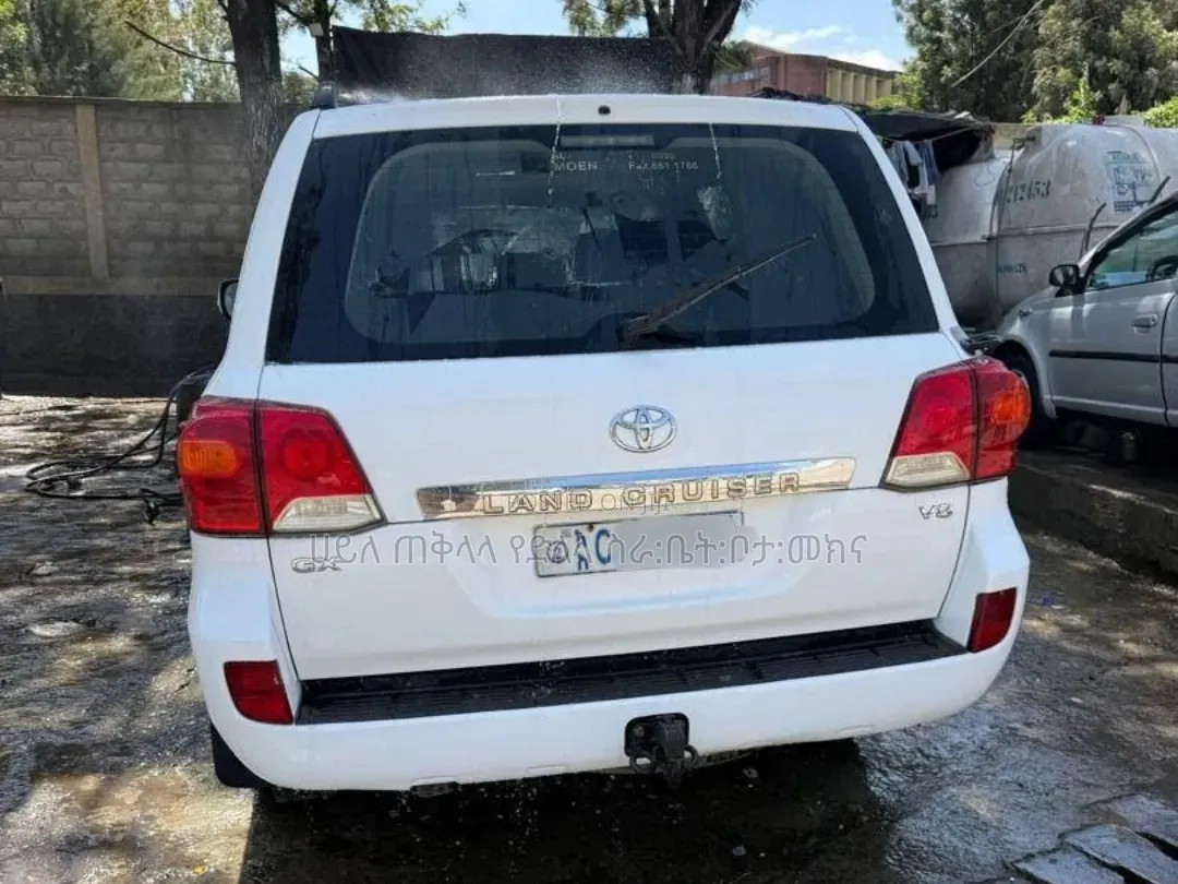 Toyota Land Cruiser 2015 White