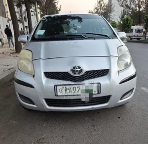 Toyota Yaris 2010 Silver