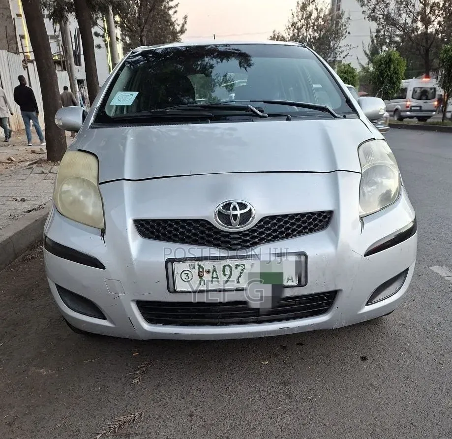 Toyota Yaris 2010 Silver