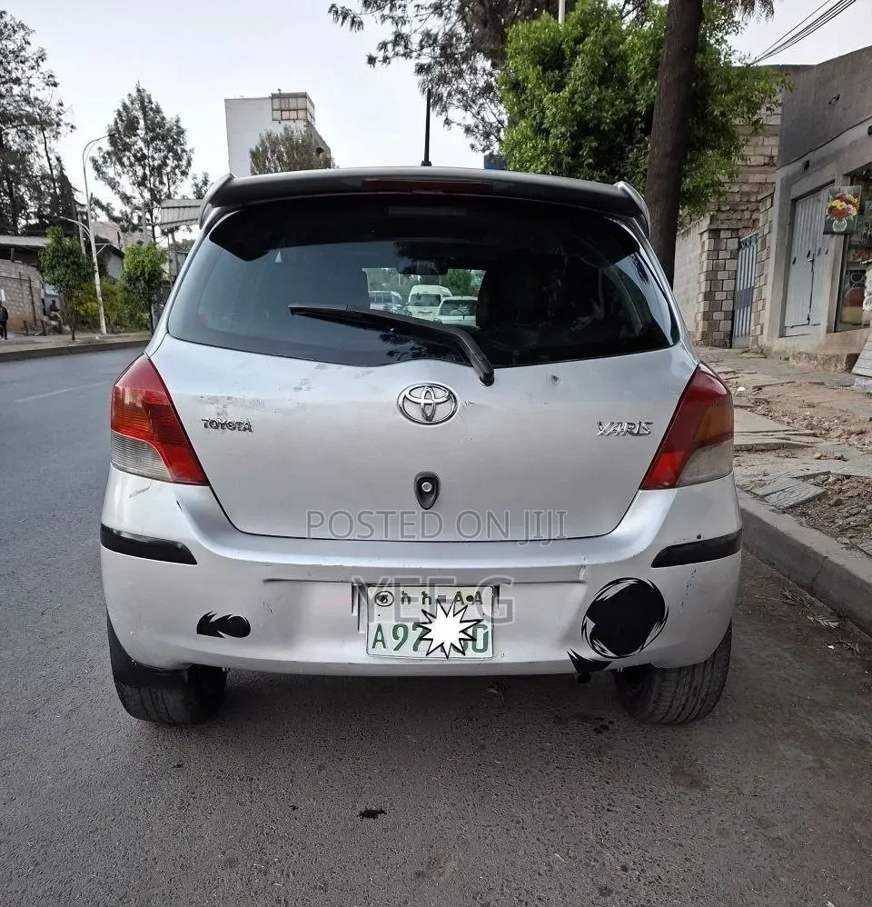 Toyota Yaris 2010 Silver