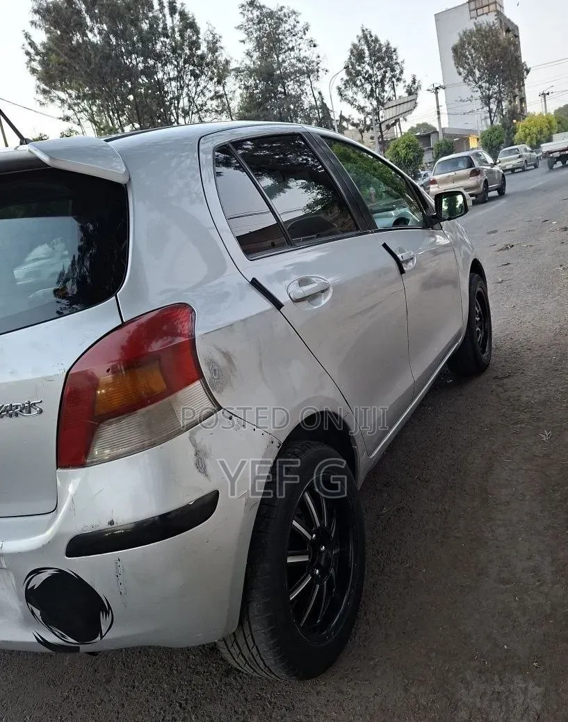 Toyota Yaris 2010 Silver