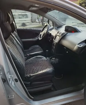 Toyota Yaris 2010 Silver