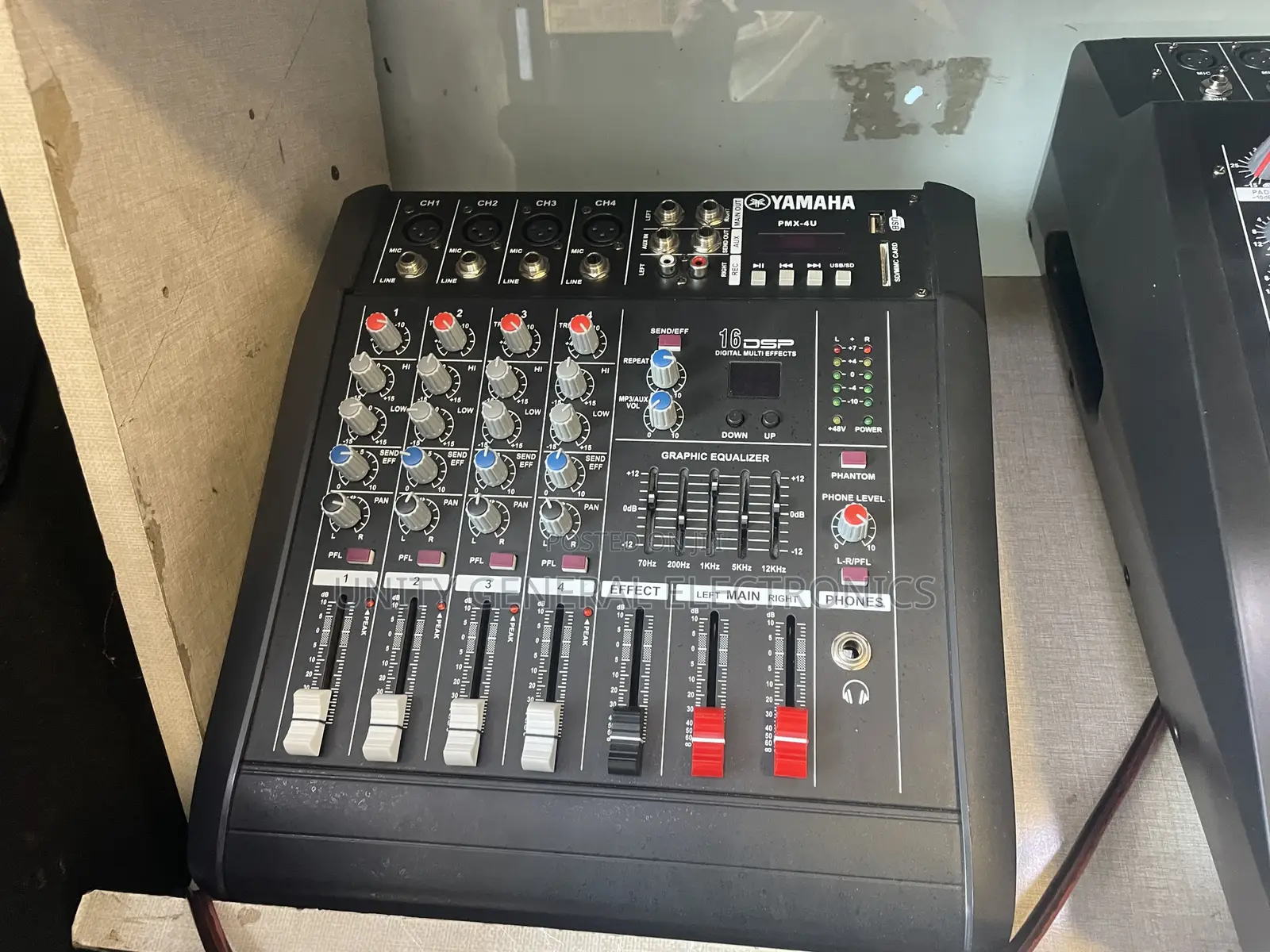 YAMAHA 4 Channel Mixer