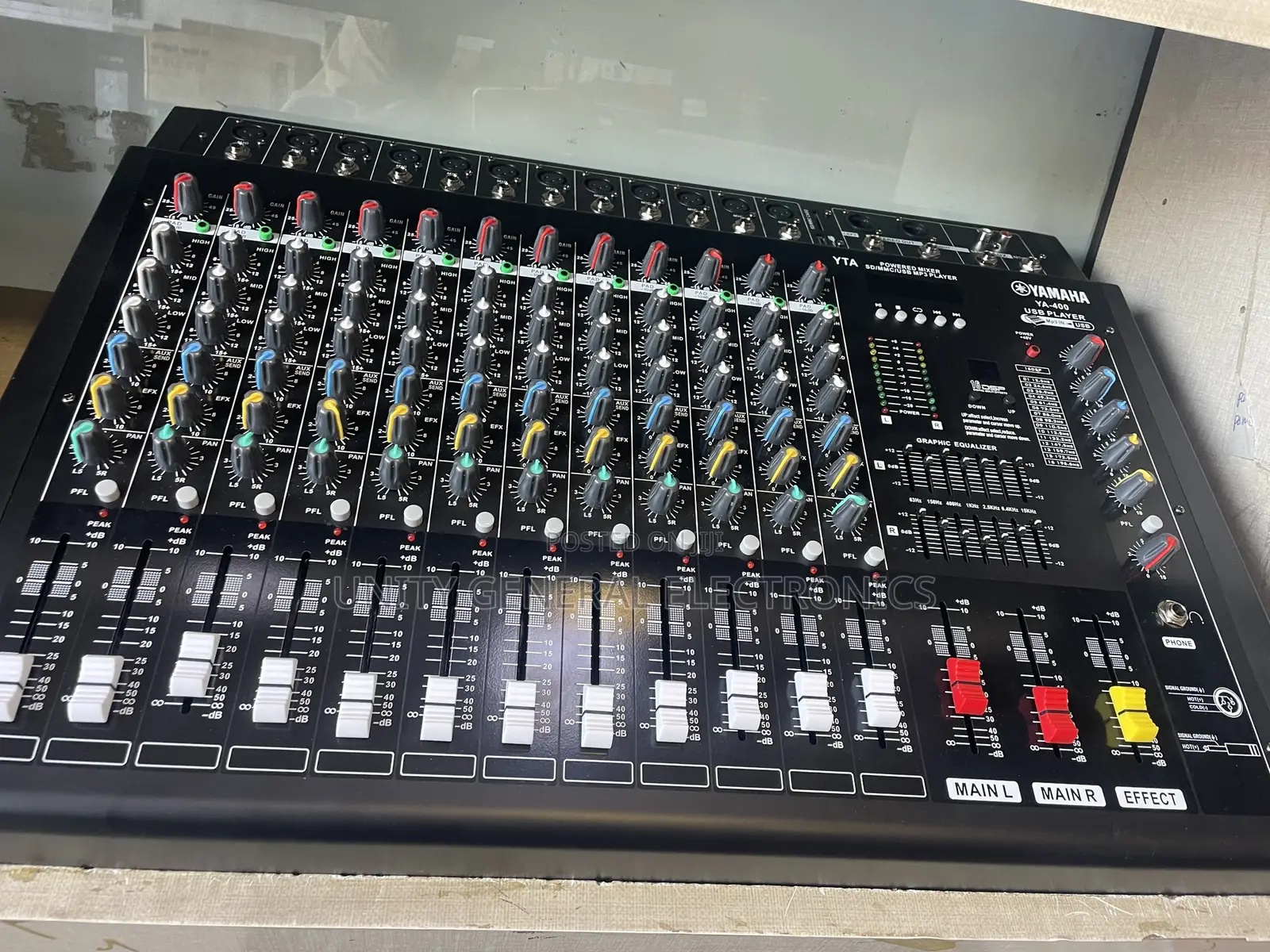 YAMAHA 12 Channel Music Mixer