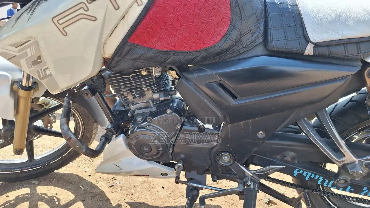 TVS Apache 180 RTR 2017 White