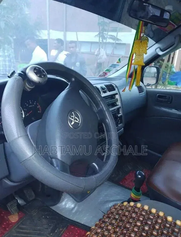 Toyota Hilux 2011 White