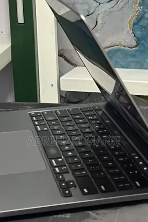 New Laptop Apple MacBook Pro 2020 M1 8GB Apple M1 Pro SSD 512GB