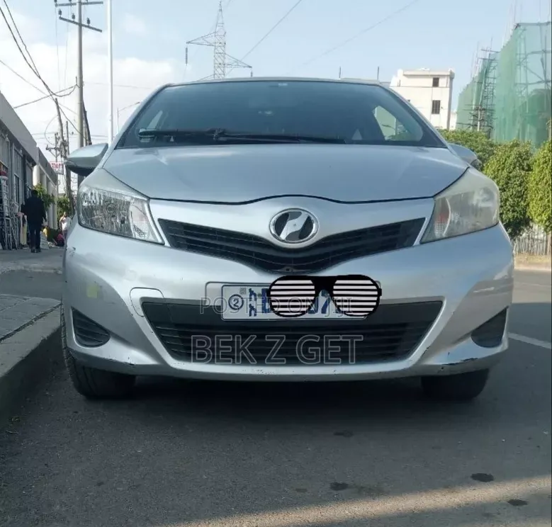 Toyota Yaris 2011 Silver