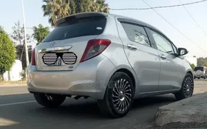 Toyota Yaris 2011 Silver