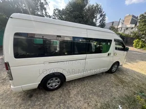 Toyota HiAce 2019 White