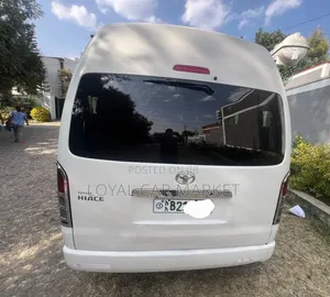 Toyota HiAce 2019 White