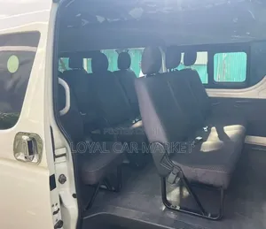 Toyota HiAce 2019 White