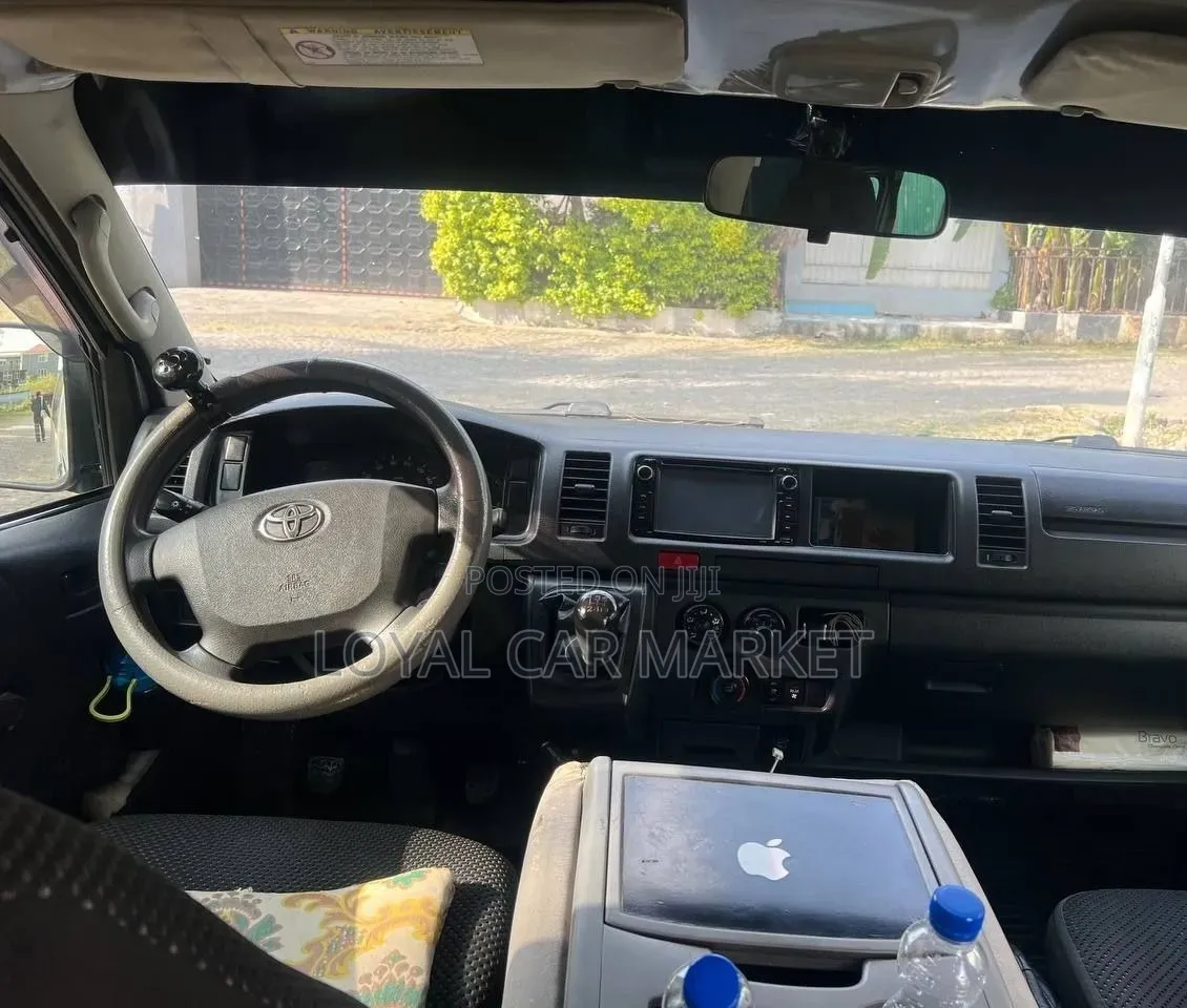 Toyota HiAce 2019 White