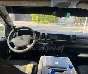 Toyota HiAce 2019 White