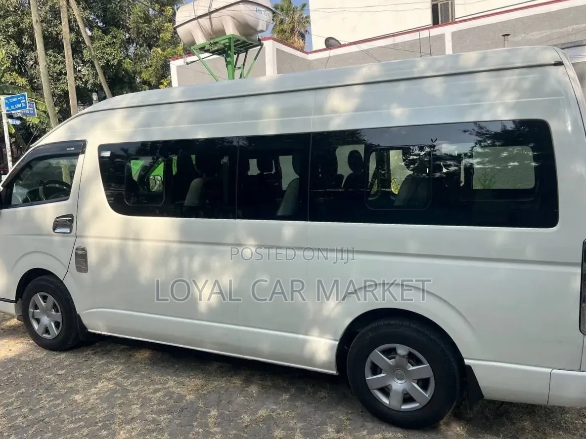 Toyota HiAce 2019 White