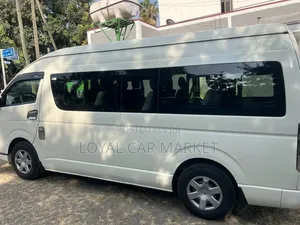 Toyota HiAce 2019 White
