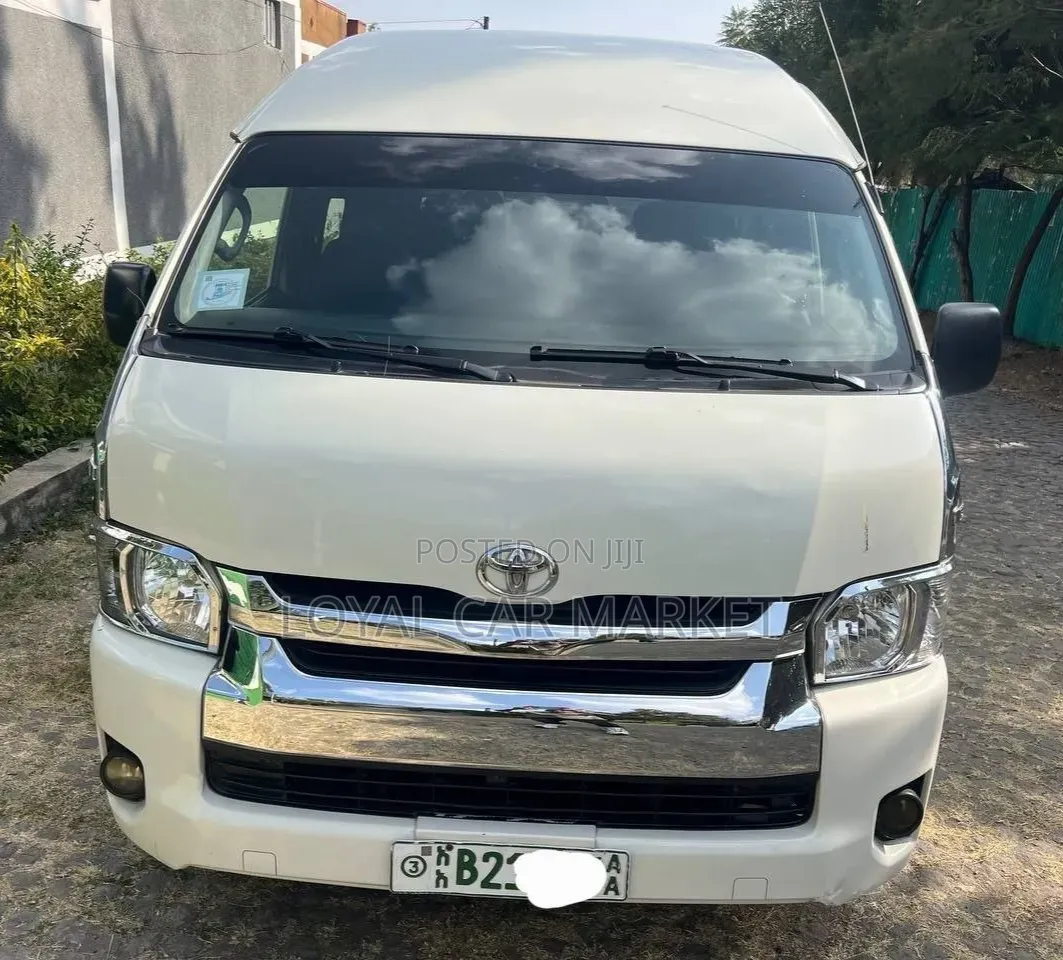 Toyota HiAce 2019 White