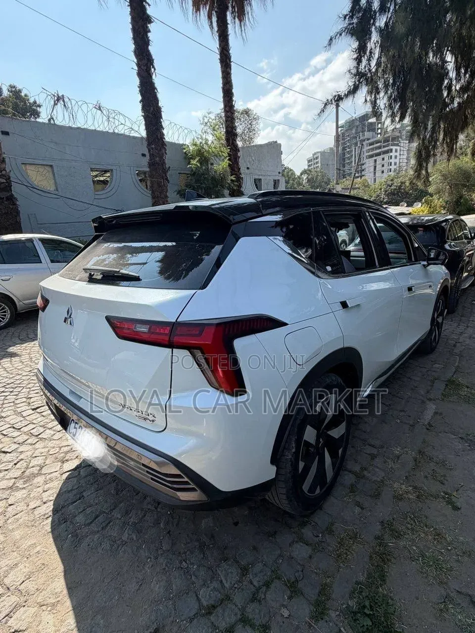 Mitsubishi Airtrek 135 kW FWD 2023 White