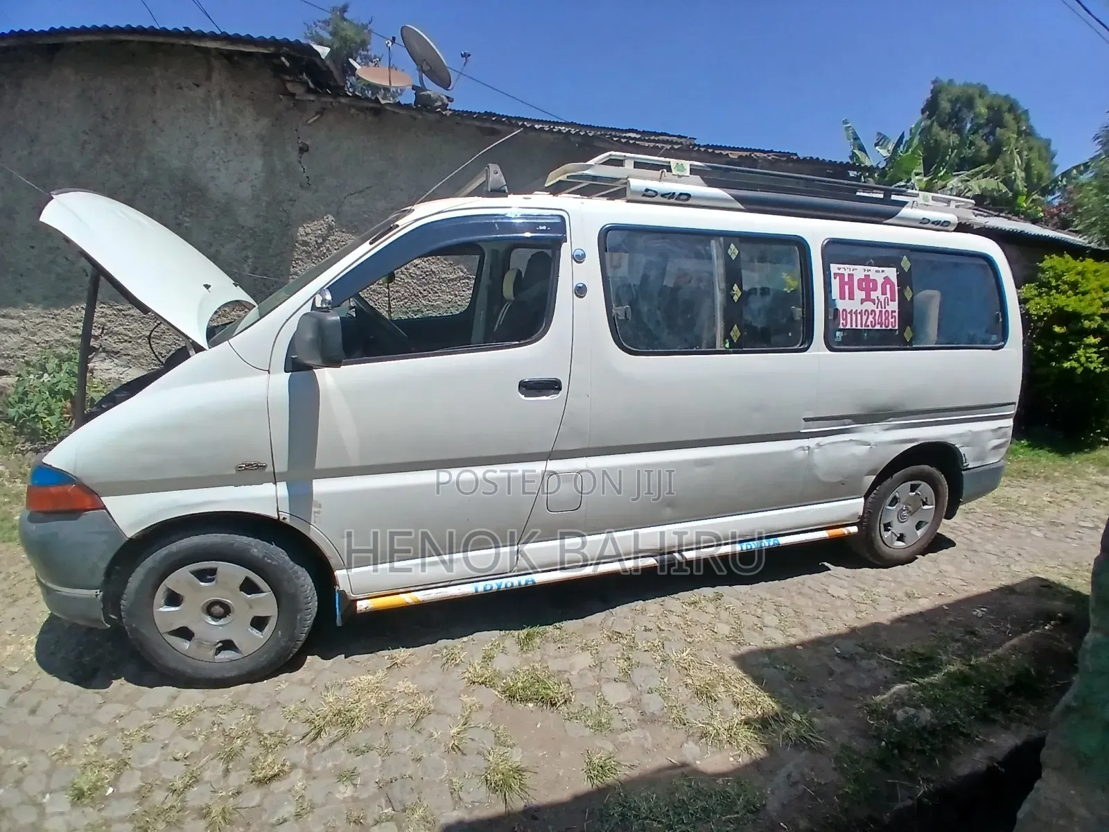 Toyota Grand HiAce 2002 White