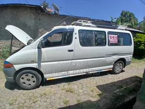 Toyota Grand HiAce 2002 White