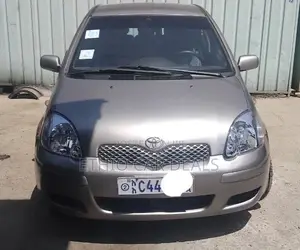 Toyota Vitz 2004 Silver