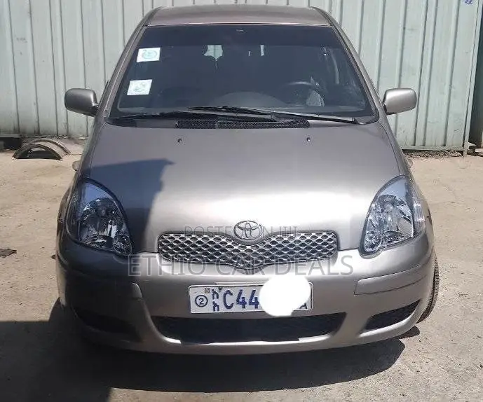 Toyota Vitz 2004 Silver