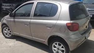 Toyota Vitz 2004 Silver