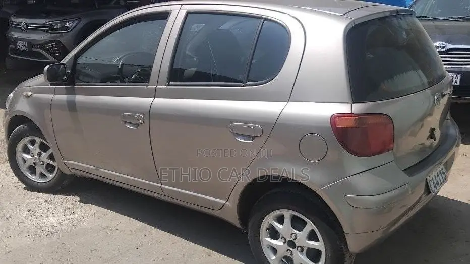 Toyota Vitz 2004 Silver