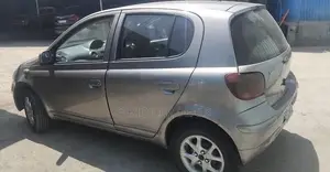 Toyota Vitz 2004 Silver