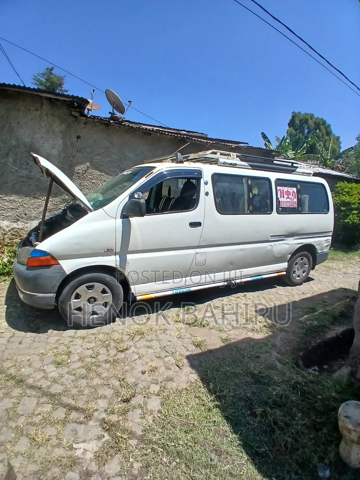 Toyota Grand HiAce 2002 White