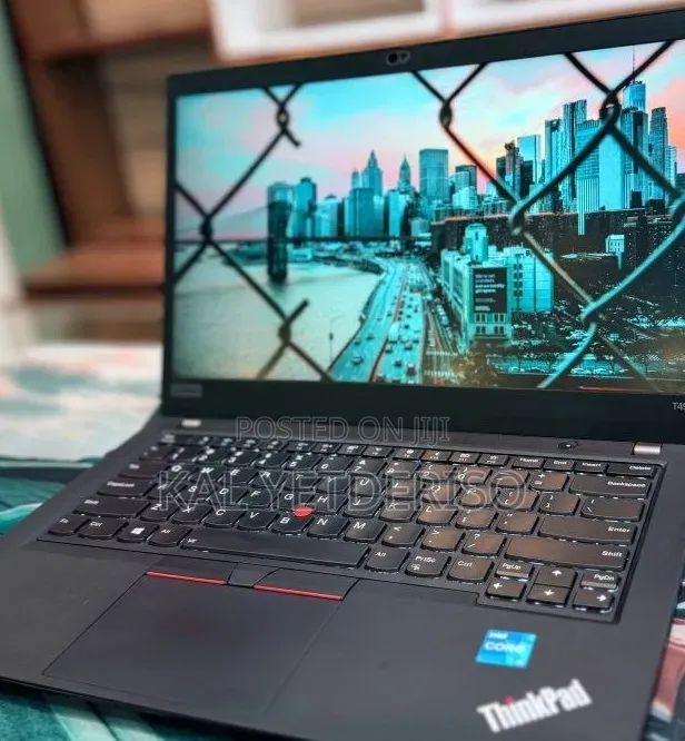 New Laptop Lenovo ThinkPad T490s 16GB Intel Core i5 SSD 256GB