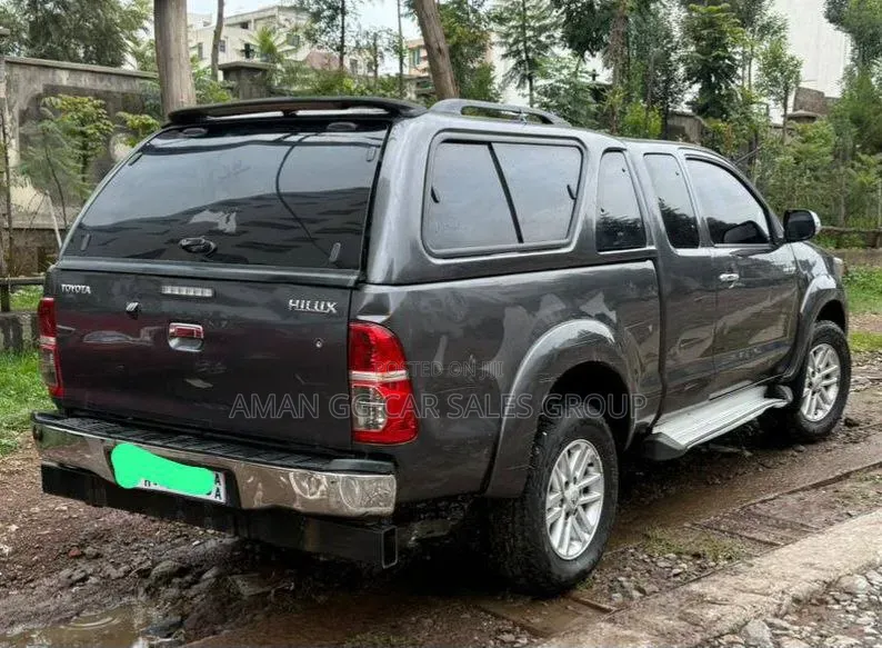Toyota Hilux 2010 Black