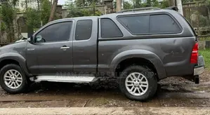 Toyota Hilux 2010 Black