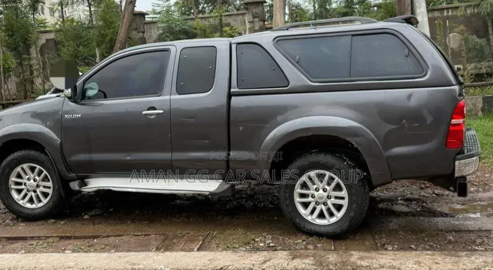 Toyota Hilux 2010 Black