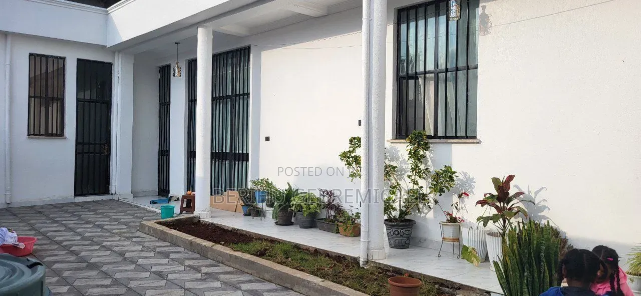 3bdrm House in ኣያት, Bole for sale