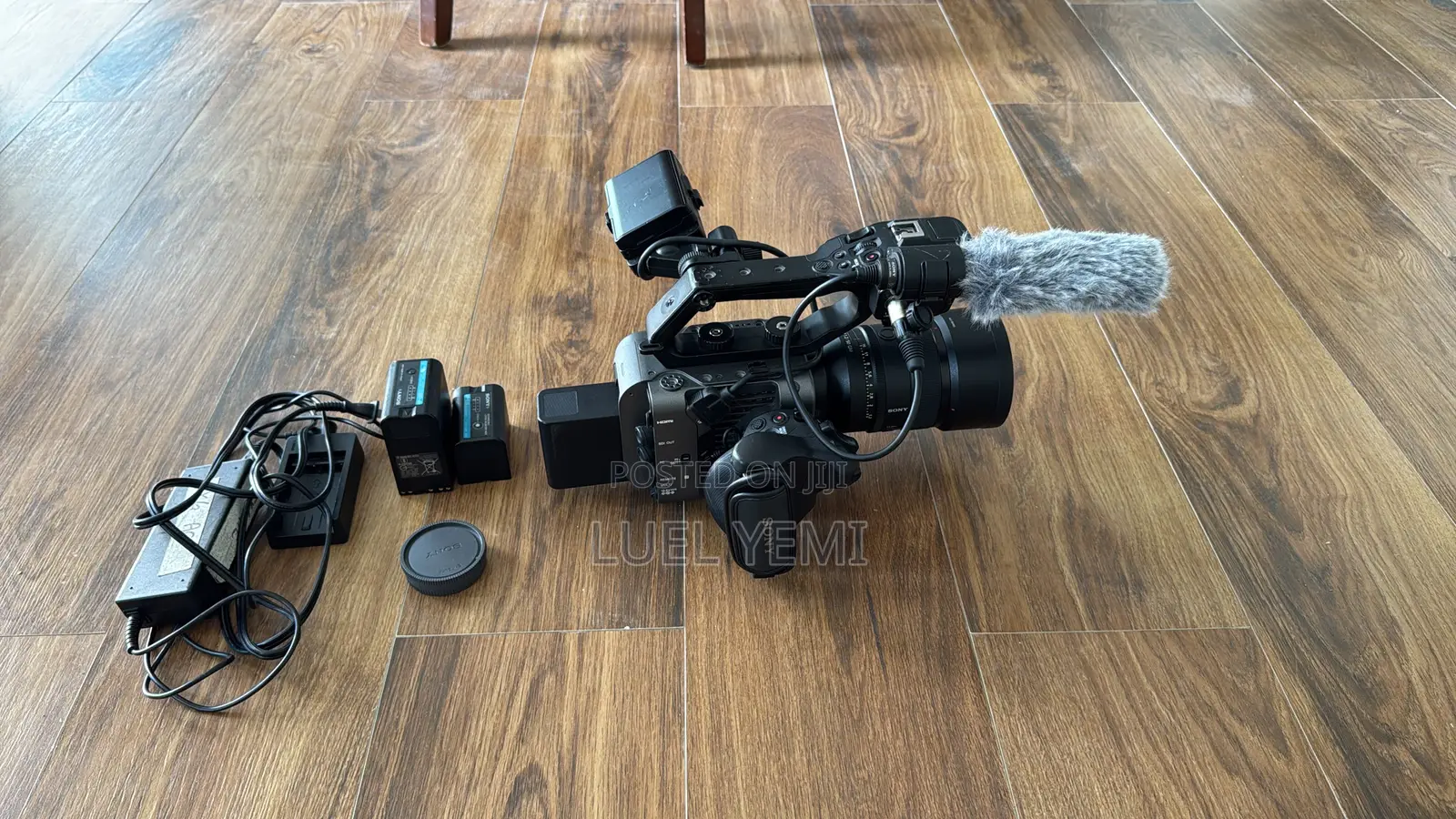 Sony FX6 (ILME-FX6) Full-Frame Cinema Camera