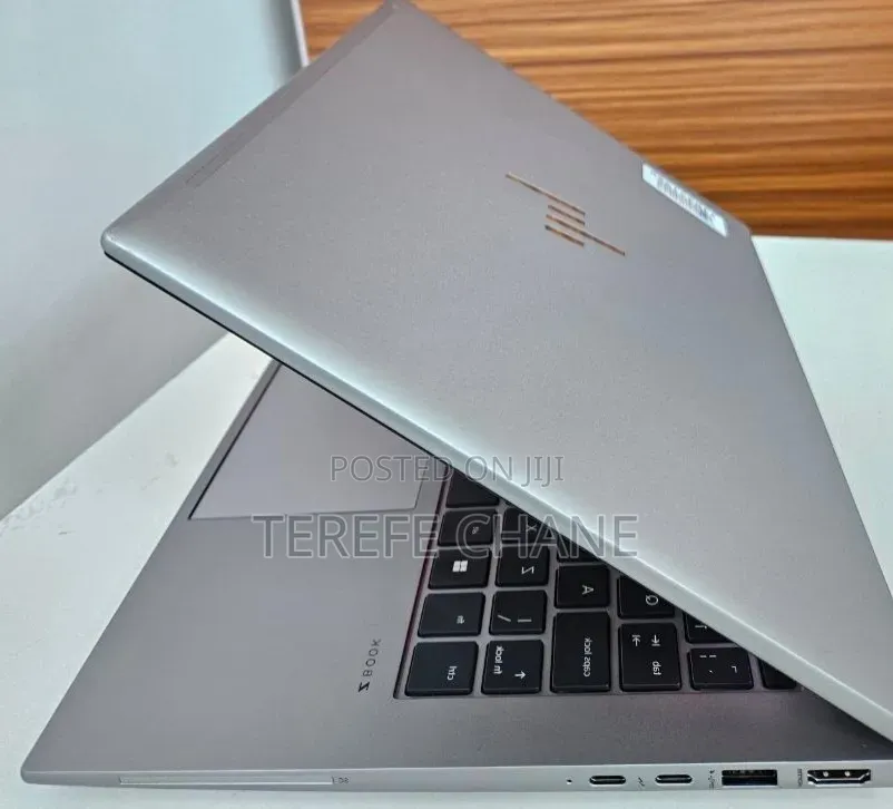 New Laptop HP ZBook Firefly 14 G10 16GB Intel Core i7 SSD 512GB