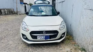 Suzuki Swift 2022 White