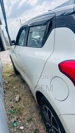 Suzuki Swift 2022 White
