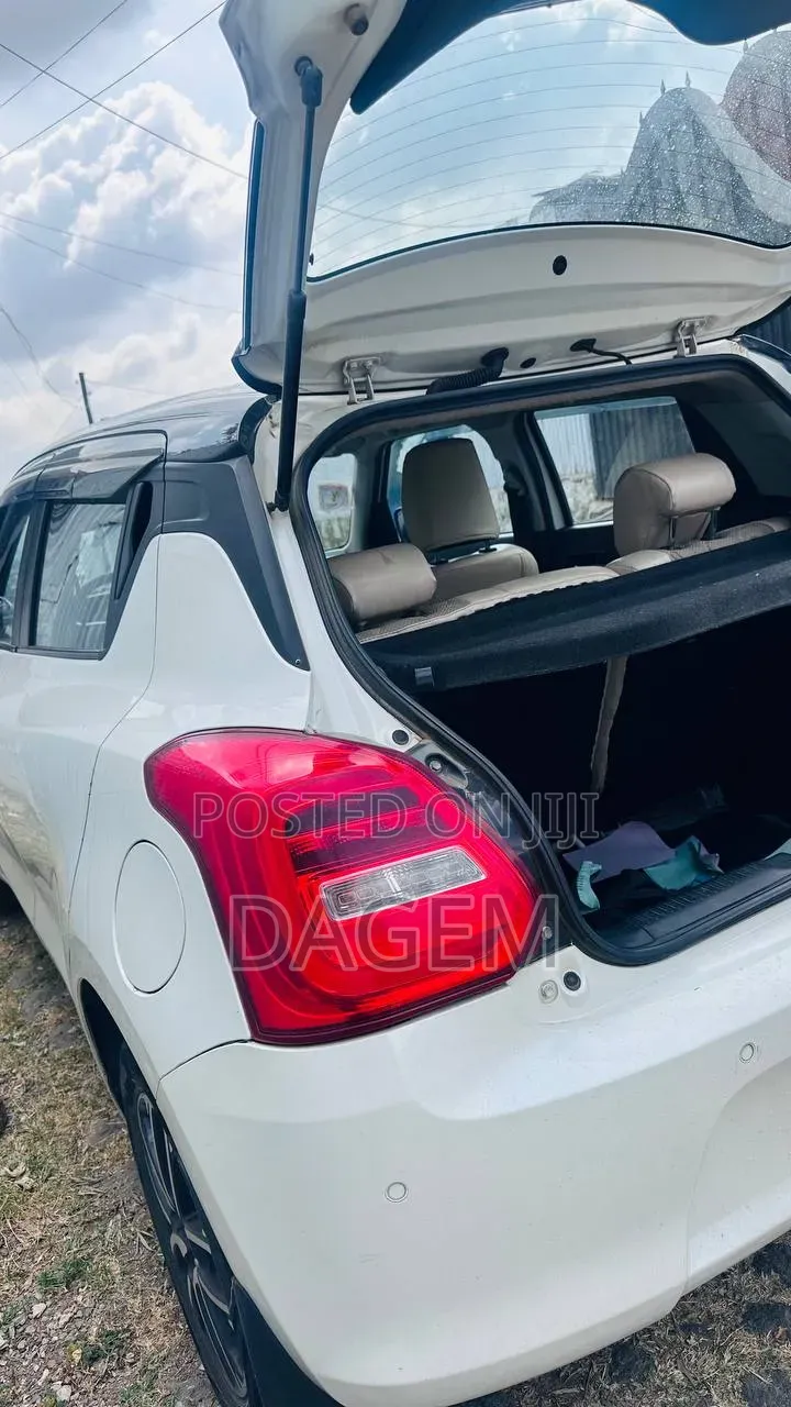 Suzuki Swift 2022 White