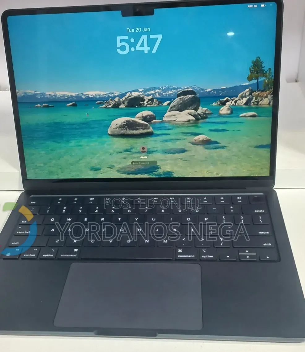 New Laptop Apple MacBook Pro 2022 M2 8GB Apple M2 SSD 256GB