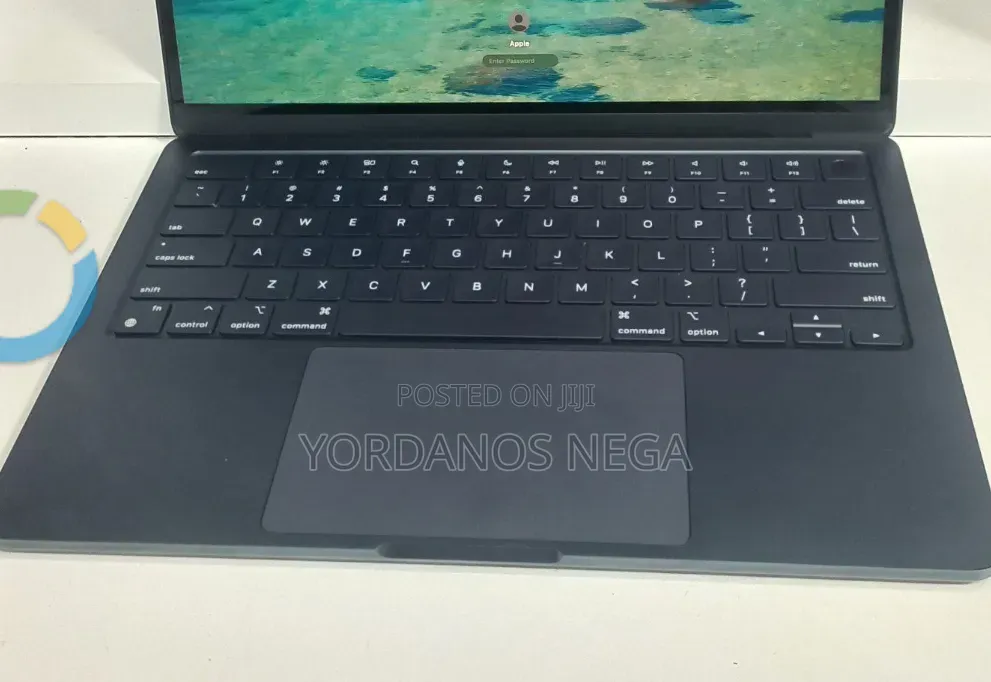 New Laptop Apple MacBook Pro 2022 M2 8GB Apple M2 SSD 256GB