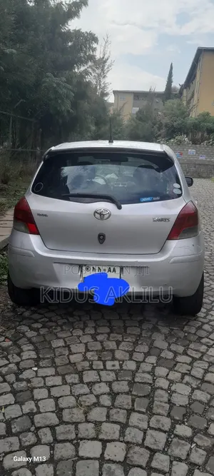 Toyota Yaris 2010 Silver